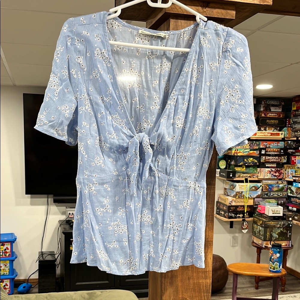 Abercrombie & Fitch Blue and White Tie Front Short Sleeve Blouse